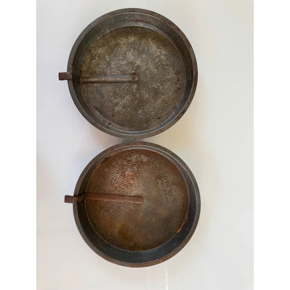 Vintage Ovenex N-93-8 Starburst Tin Cake Pans 8 Inch Round Release Arm Set of 2